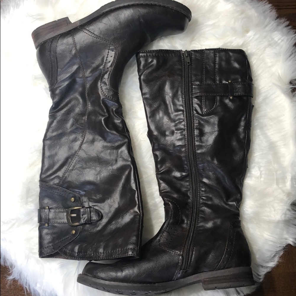 Dark Brown Boots with Buckle and Zipper Detail.